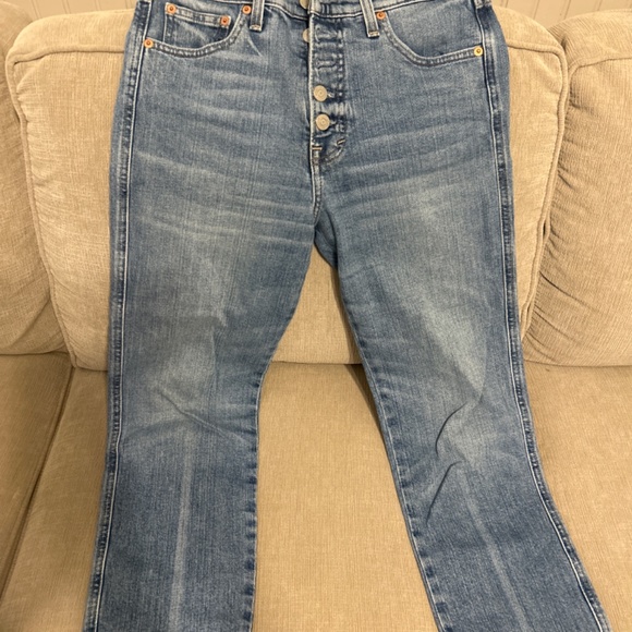 Mid Rise Authentic Straight Crop - Picture 2 of 3